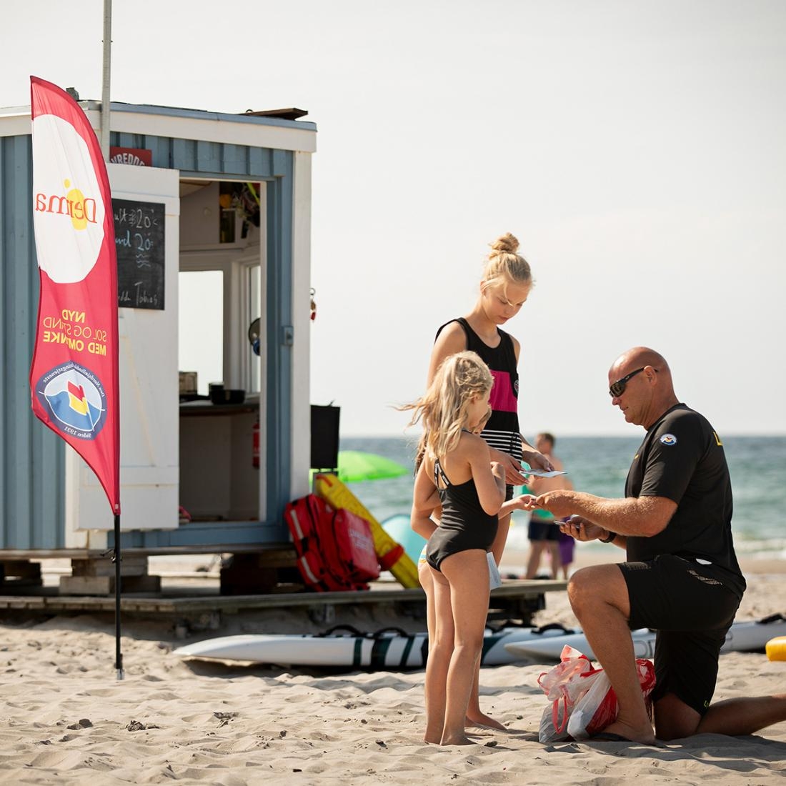 Kystlivredderne & Derma: Nyd sol og strand med omtanke