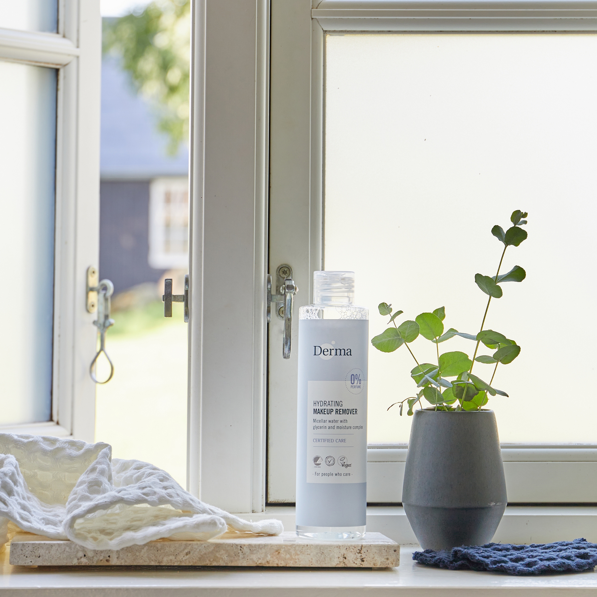 Parfumefri makeupfjerner fra Derma Family