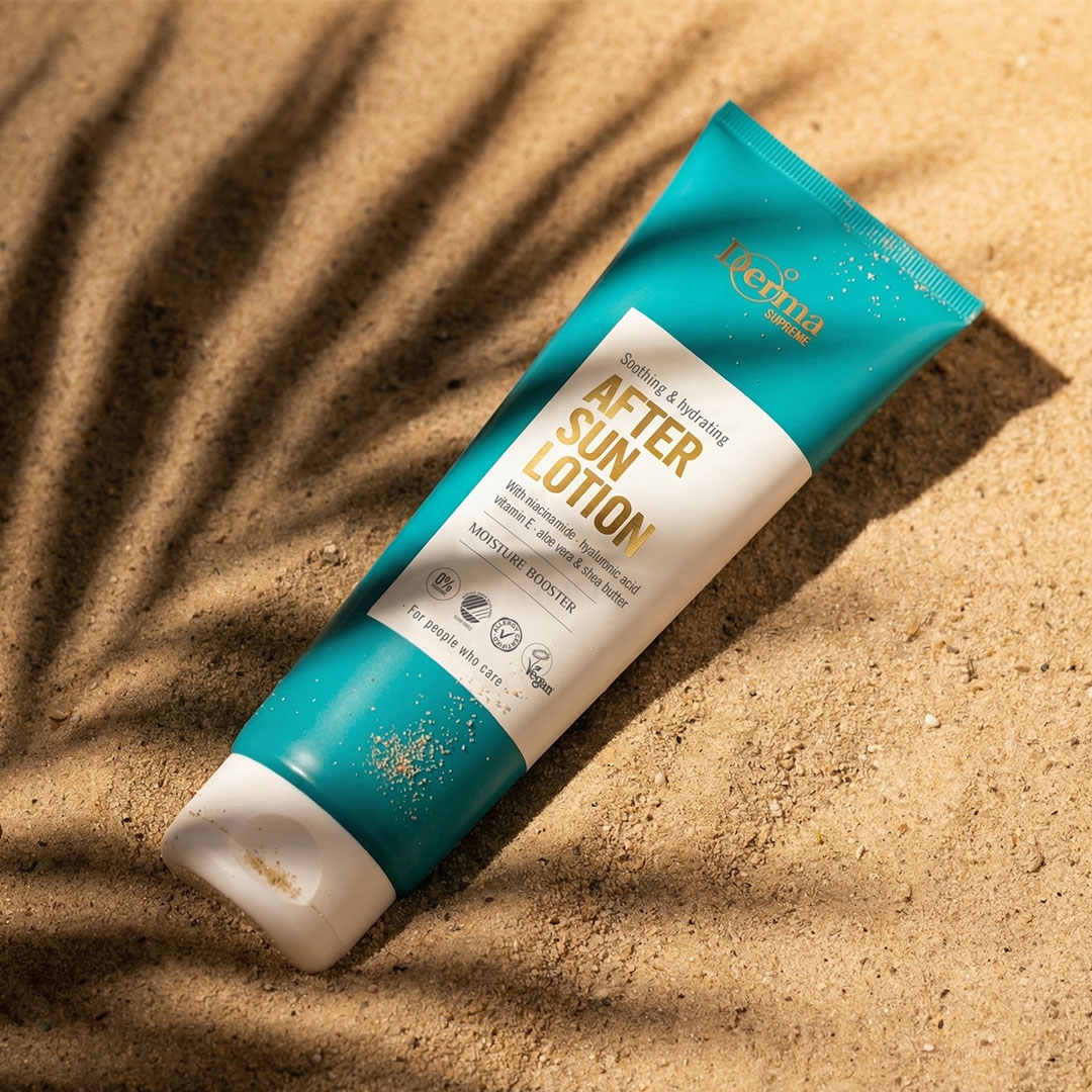 Derma Supreme Aftersunlotion i strandsand med skygge fra palme